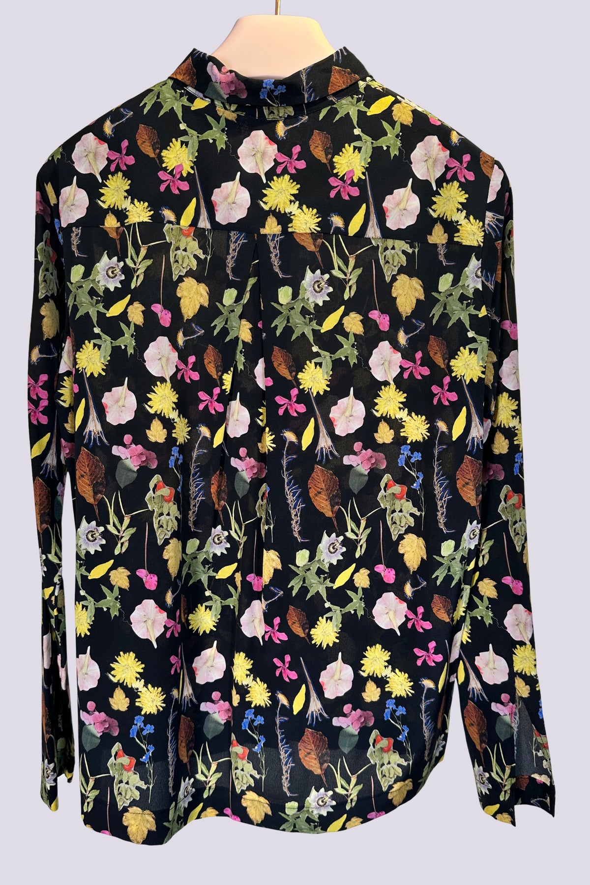 Camicia nera a fiori