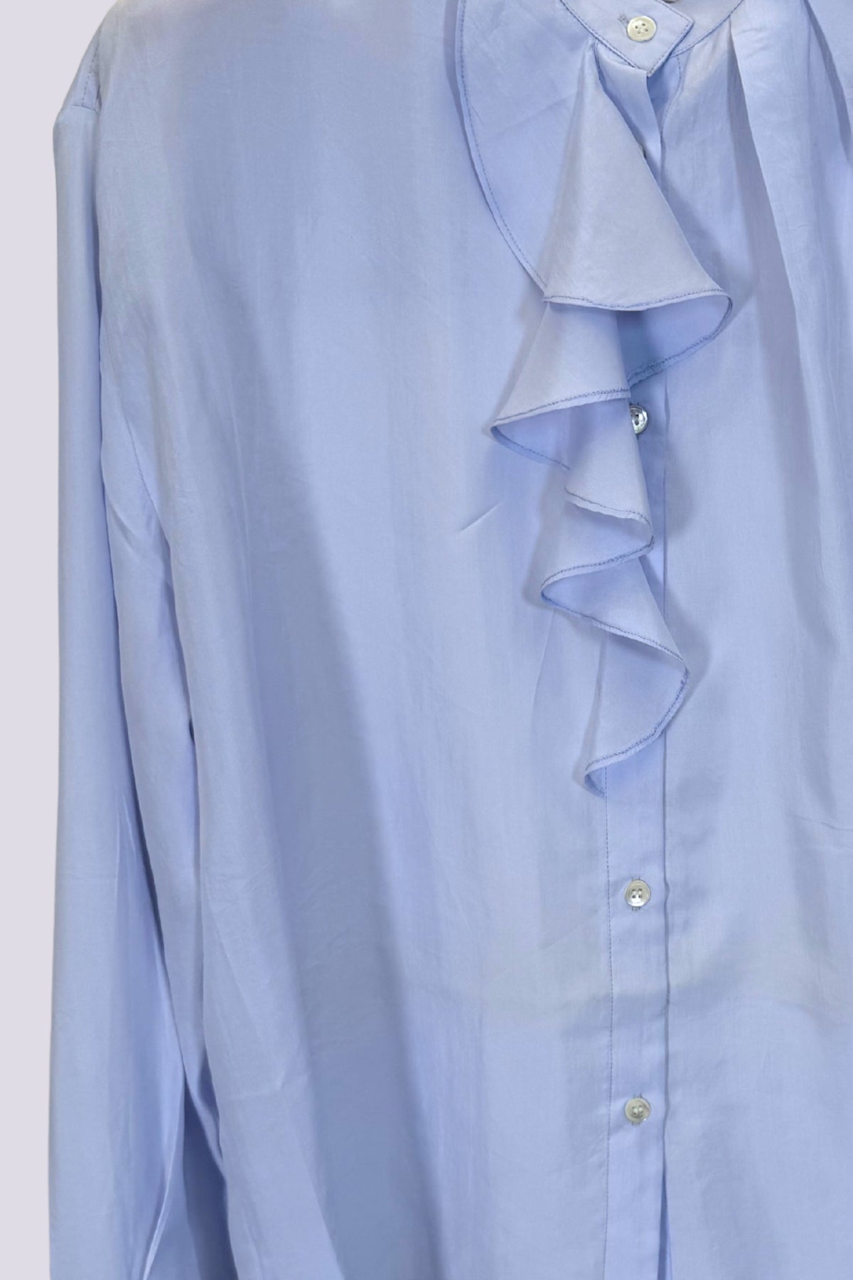 Camicia azzurra con volant