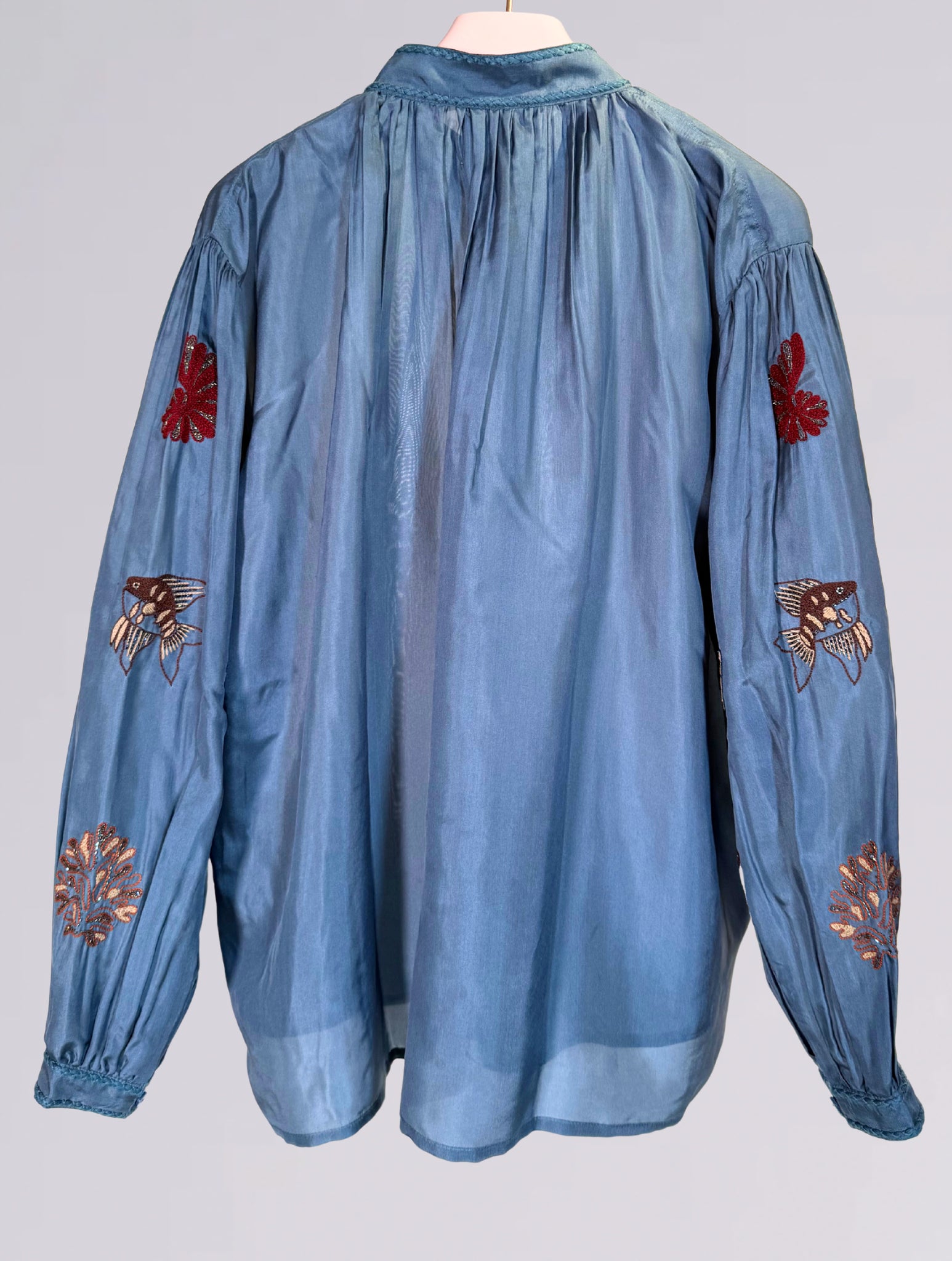 Camicia ricami mari