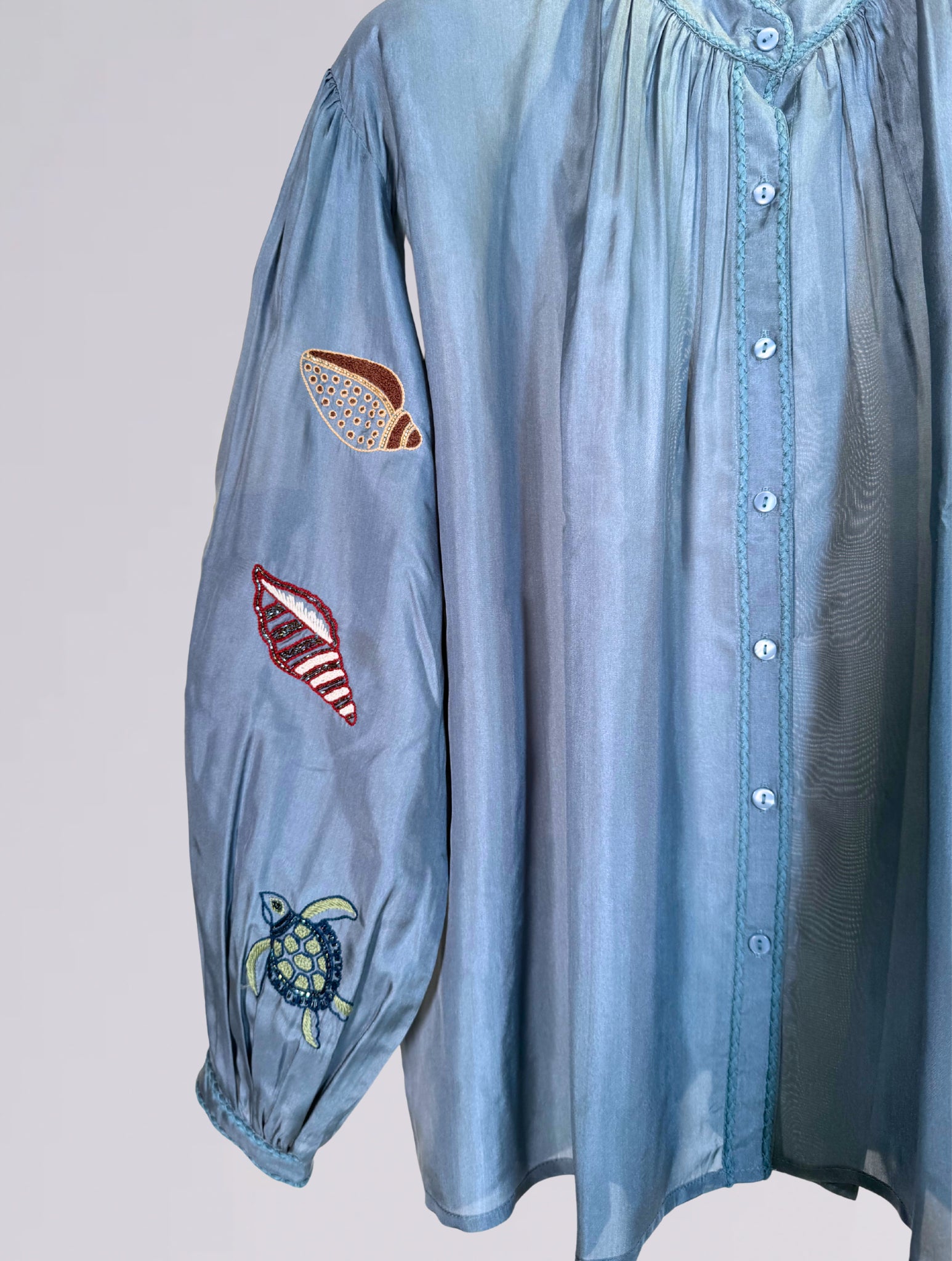 Camicia ricami mari