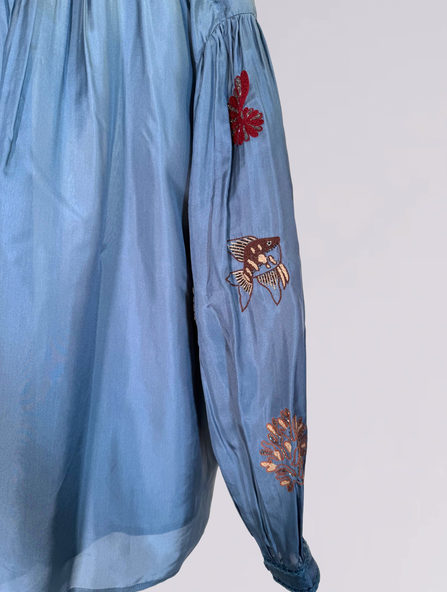Camicia ricami mari