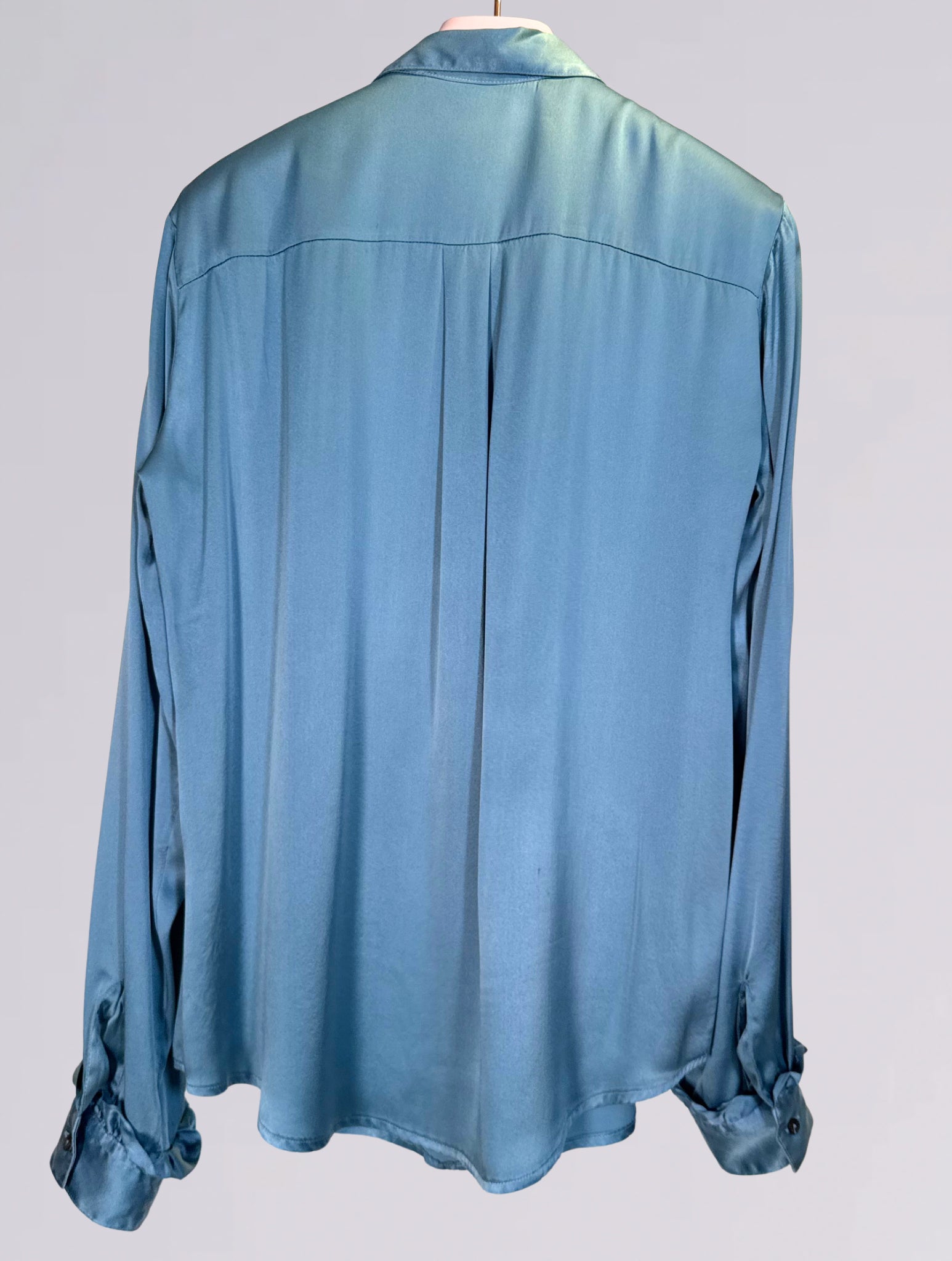 Camicia di seta azzurra