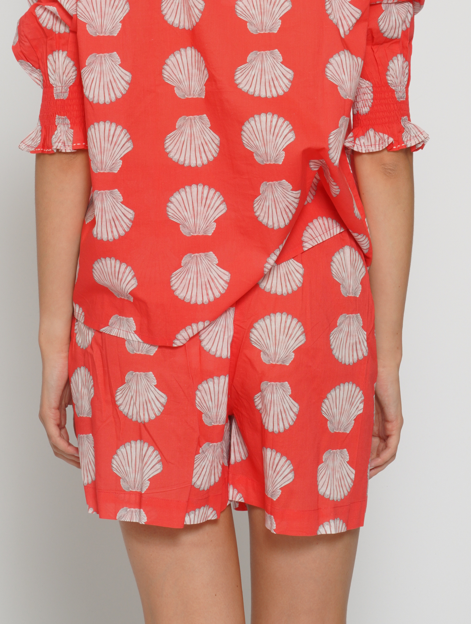 Shorts con conchiglie