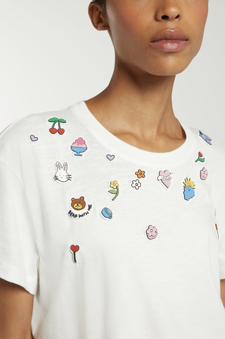 T-SHIRT CON APPLICAZIONI