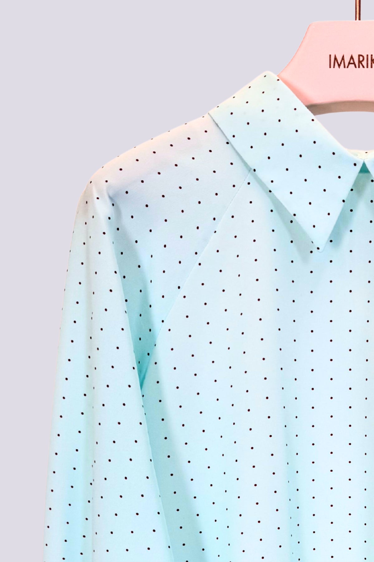 Camicia azzurra a pois 