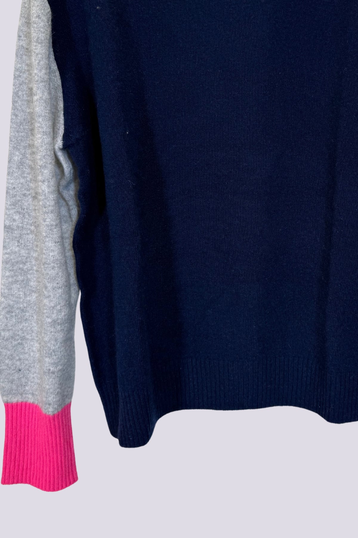 Maglione blu e neon 