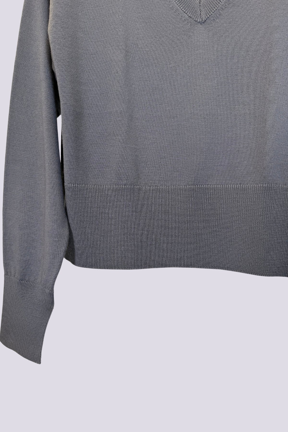 Maglia scollo a V grigia 