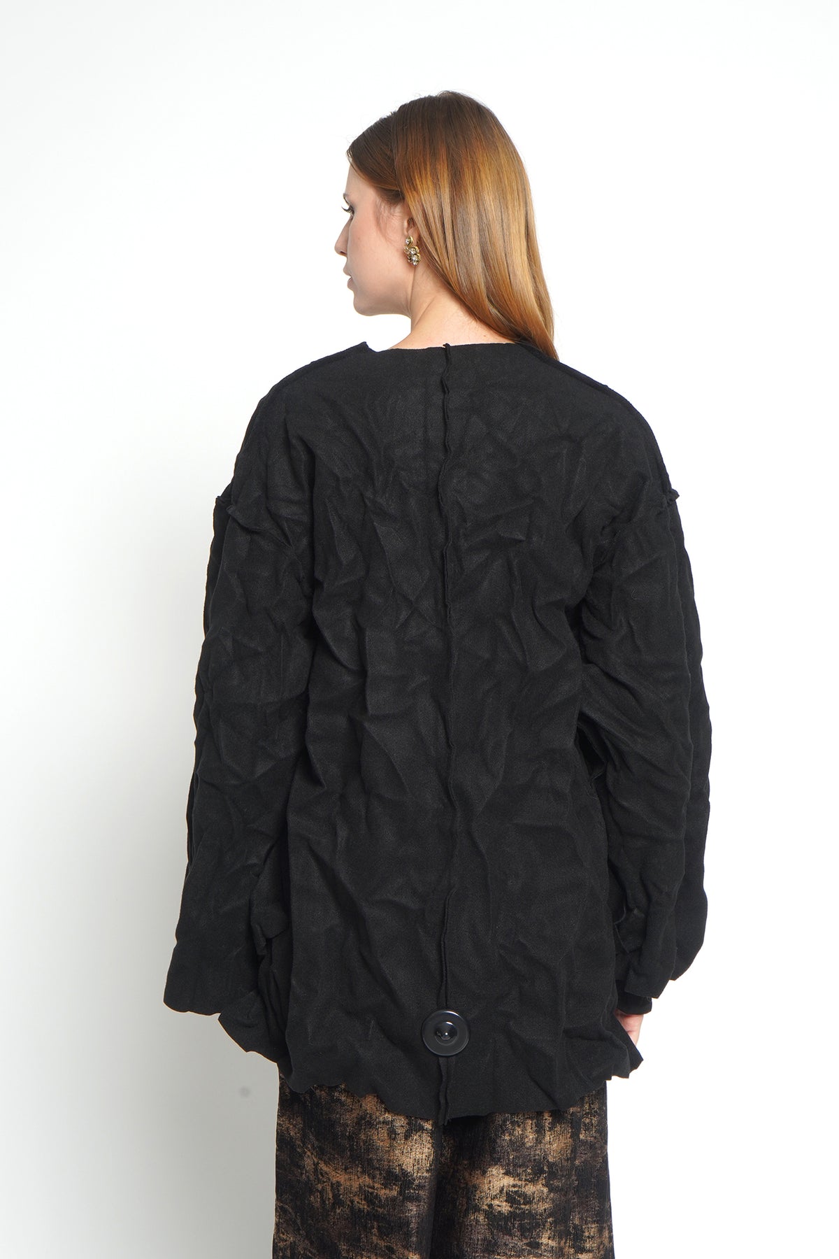 Giacca nera stropicciata 