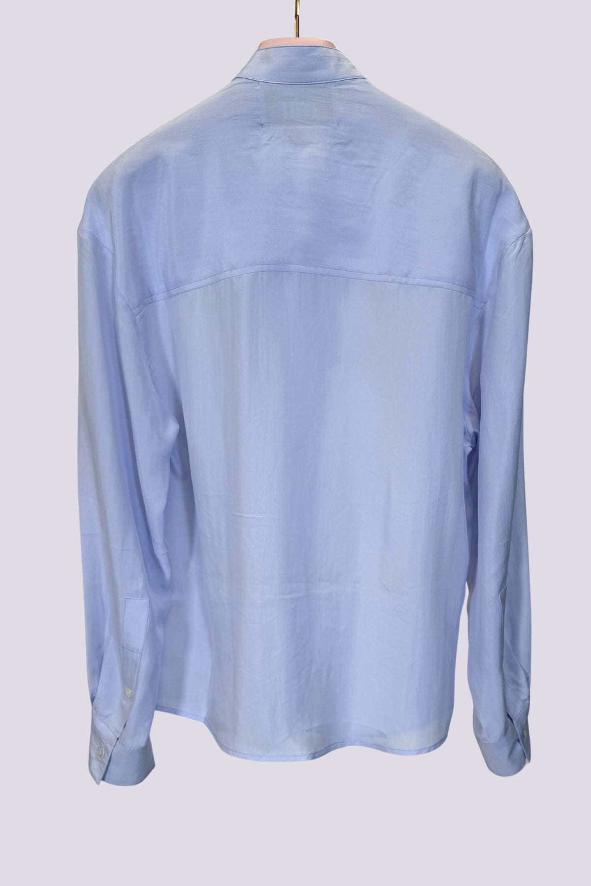 Camicia azzurra con volant 