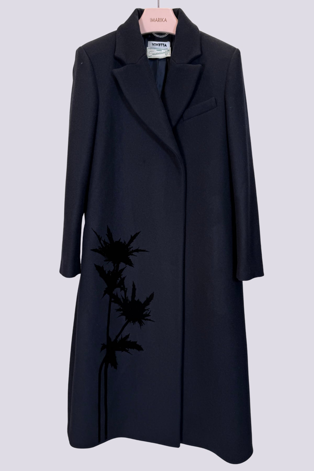 Cappotto blu con fiore 
