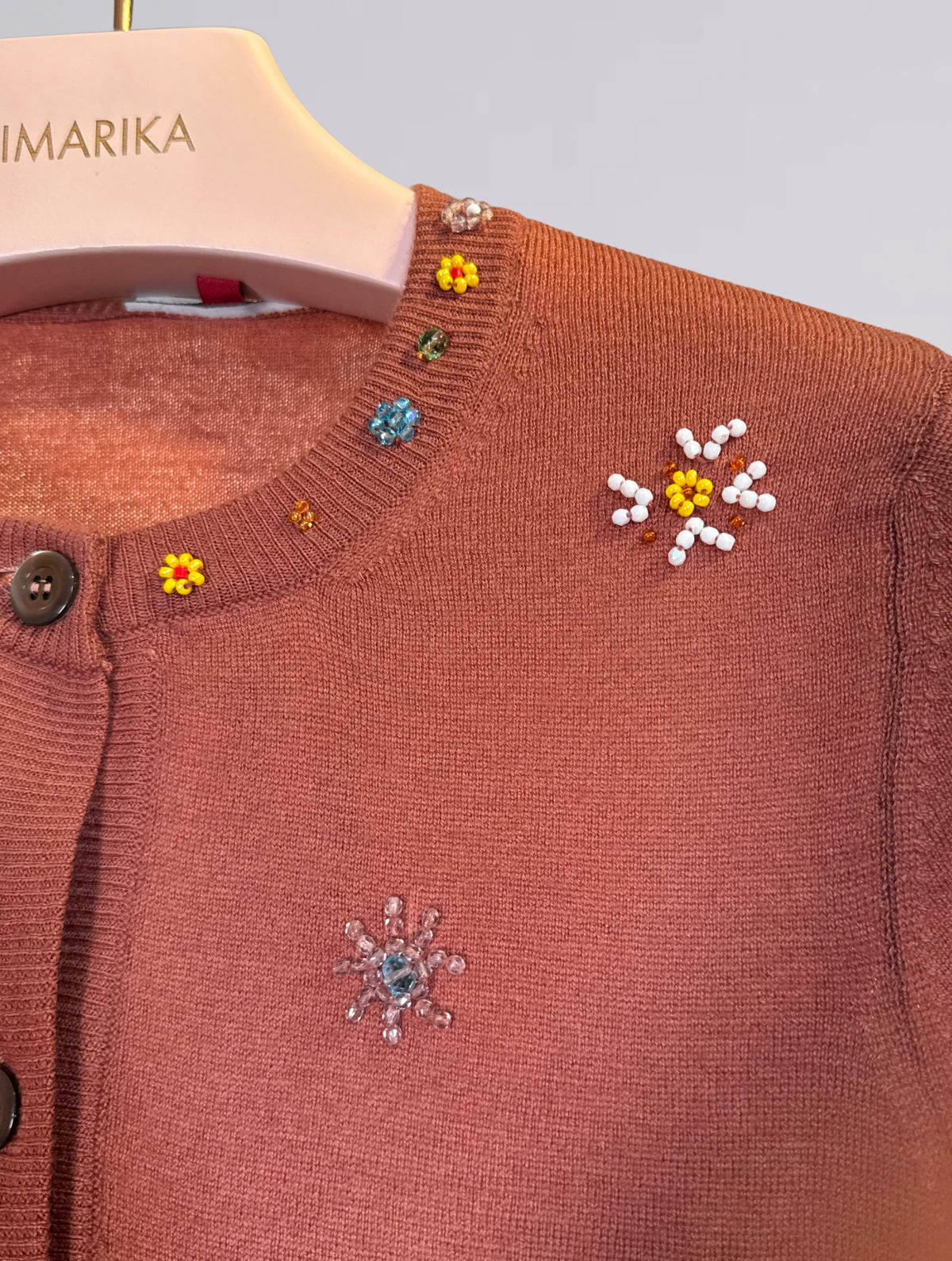 Cardigan con ricami 