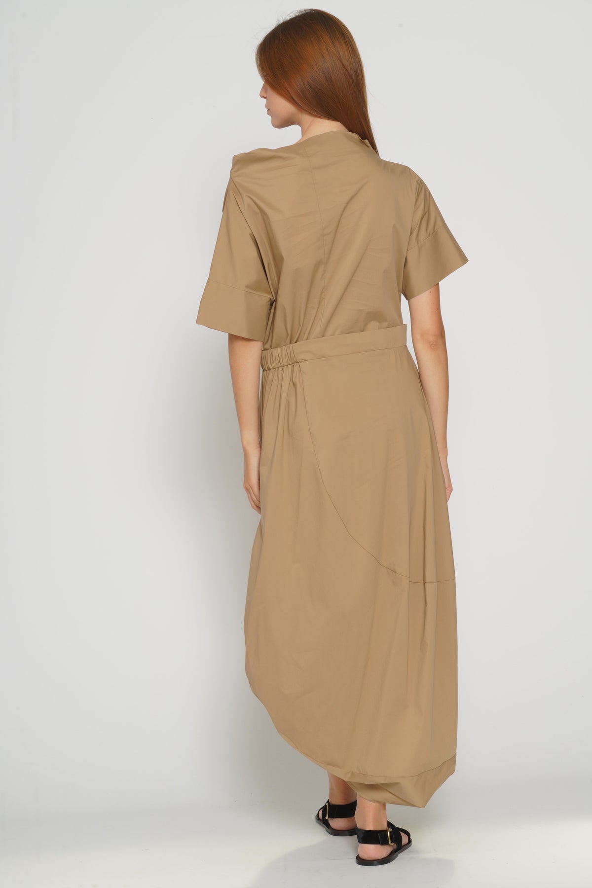 Abito beige asimmetrico 
