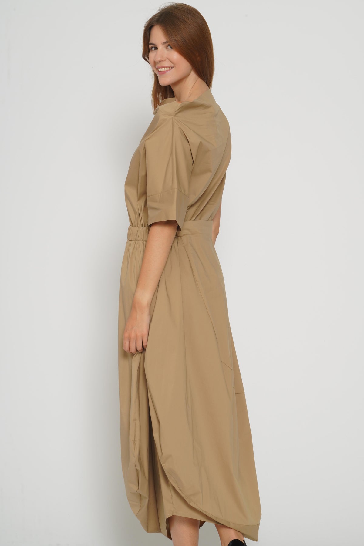 Abito beige asimmetrico 