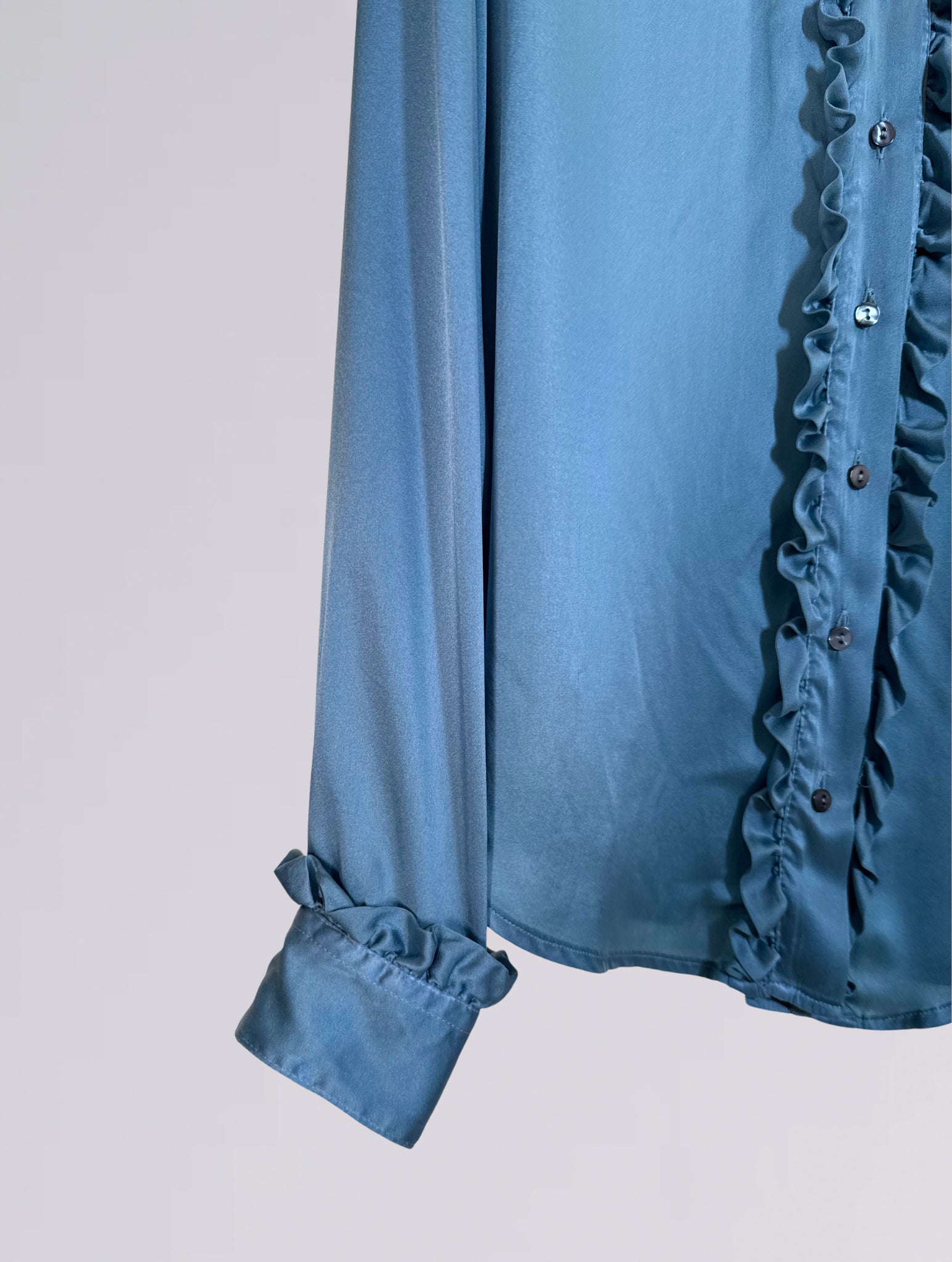 Camicia di seta azzurra 