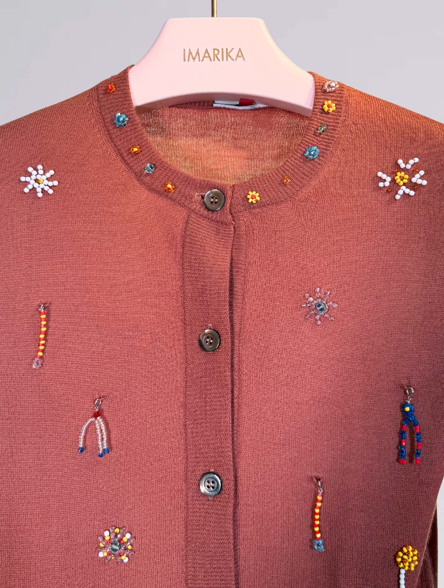 Cardigan con ricami 