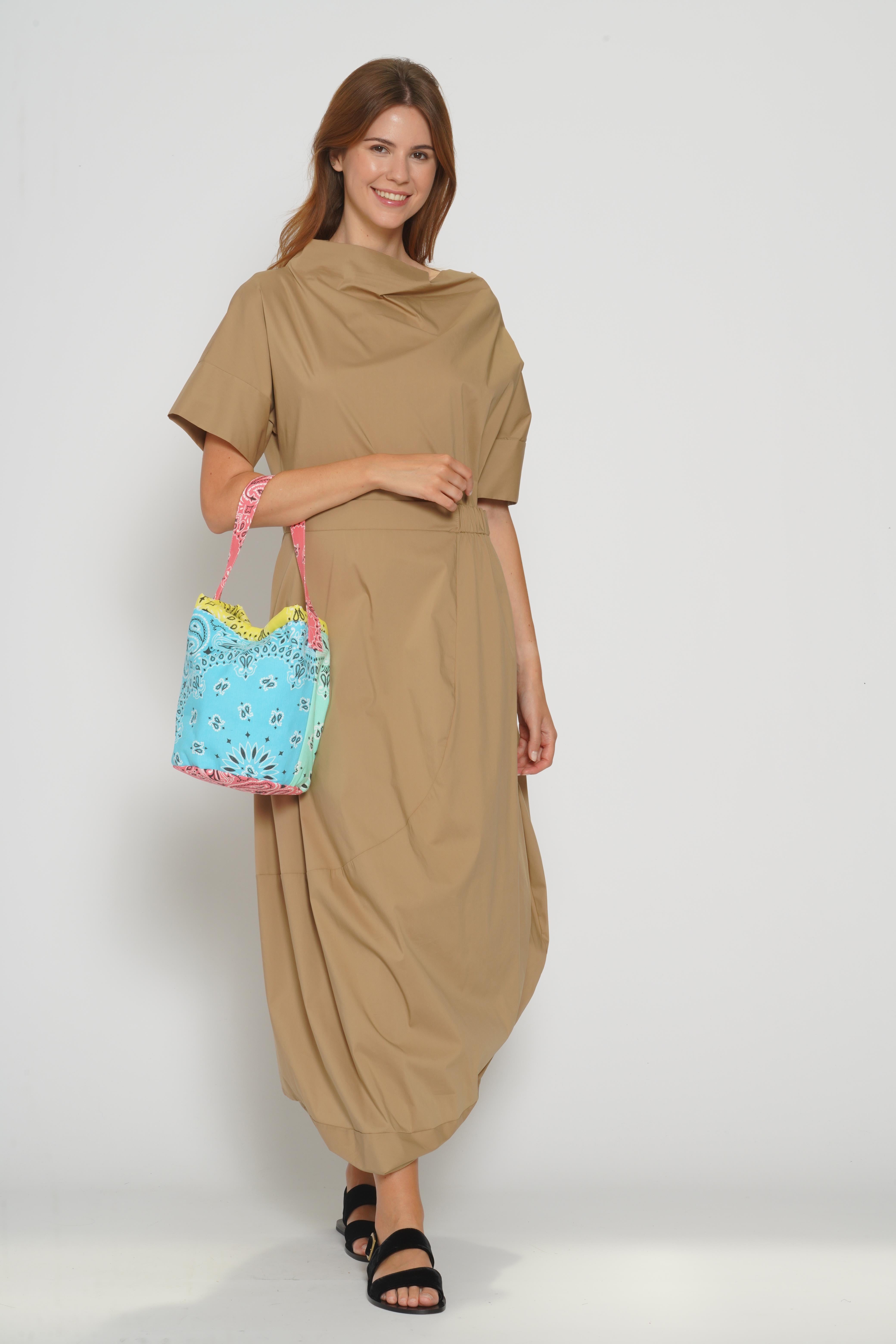 Abito beige asimmetrico 