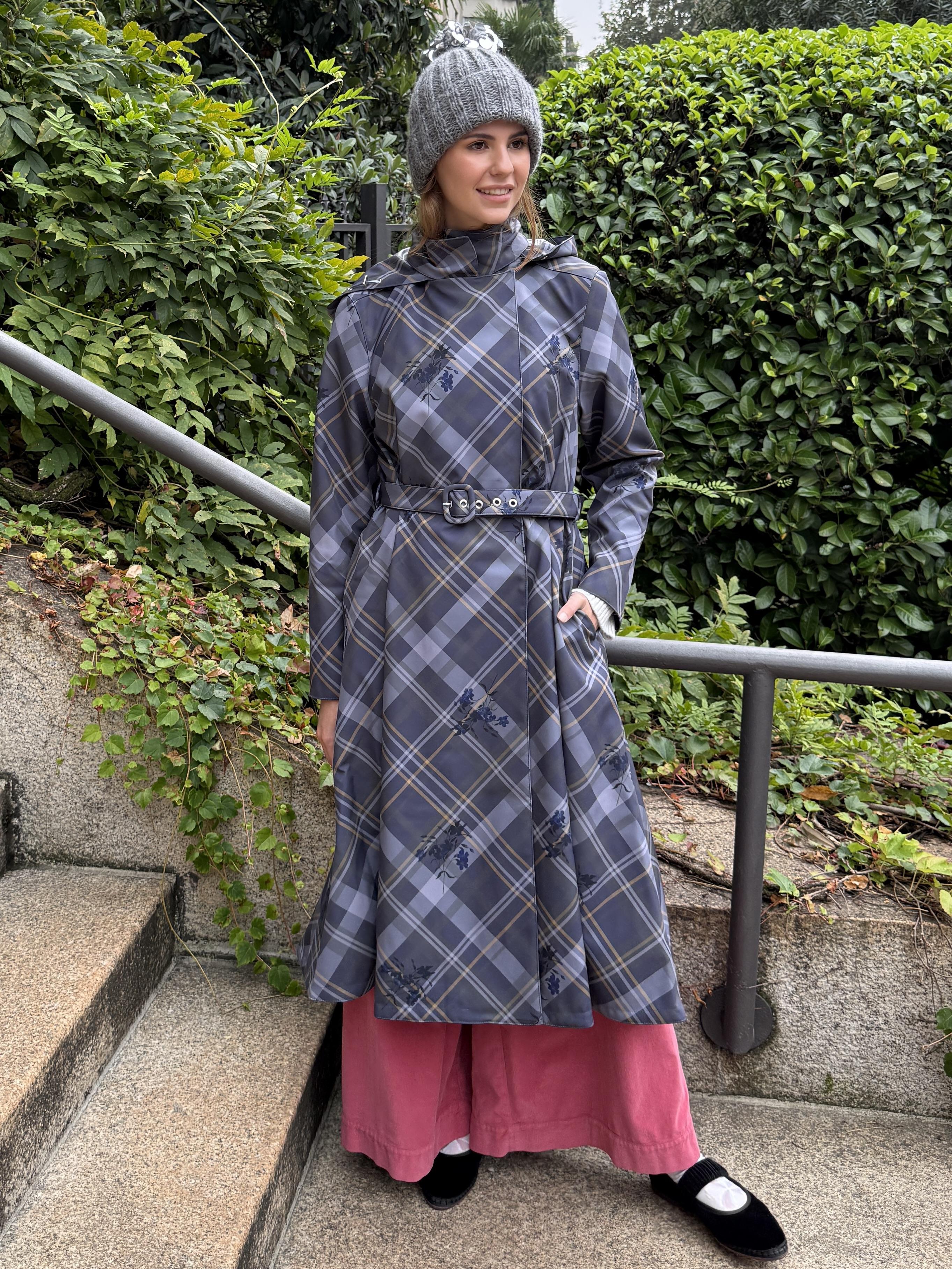 Impermeabile con cappuccio DUCHESS IN BLUEBLU RAINSISTERS