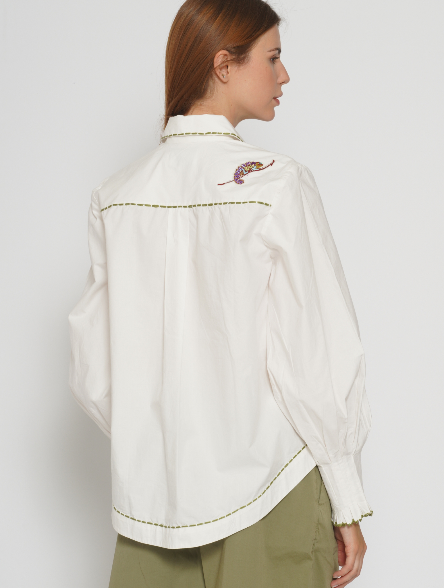 Camicia con ricami 