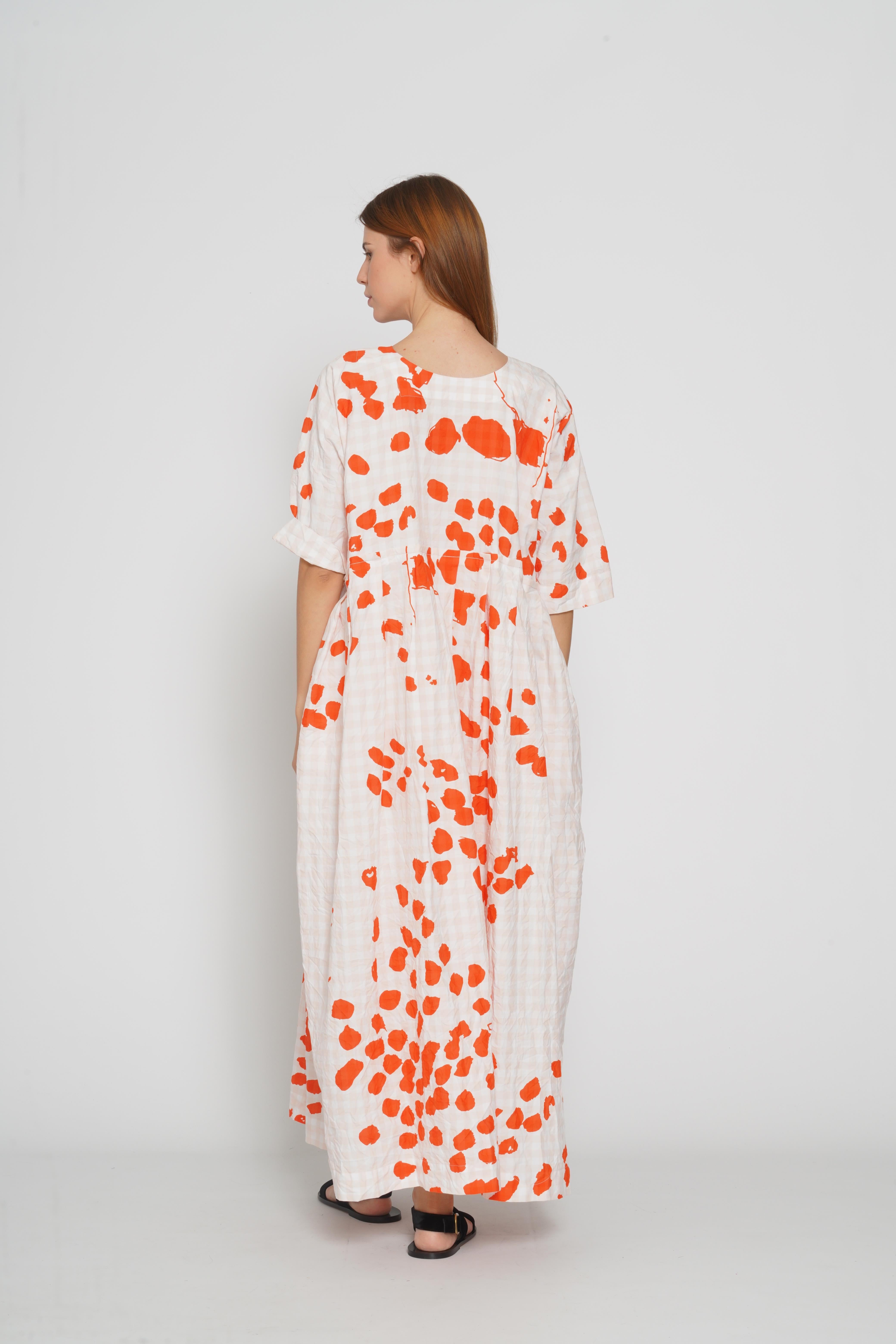 Abito in vichy con macchie arancio 