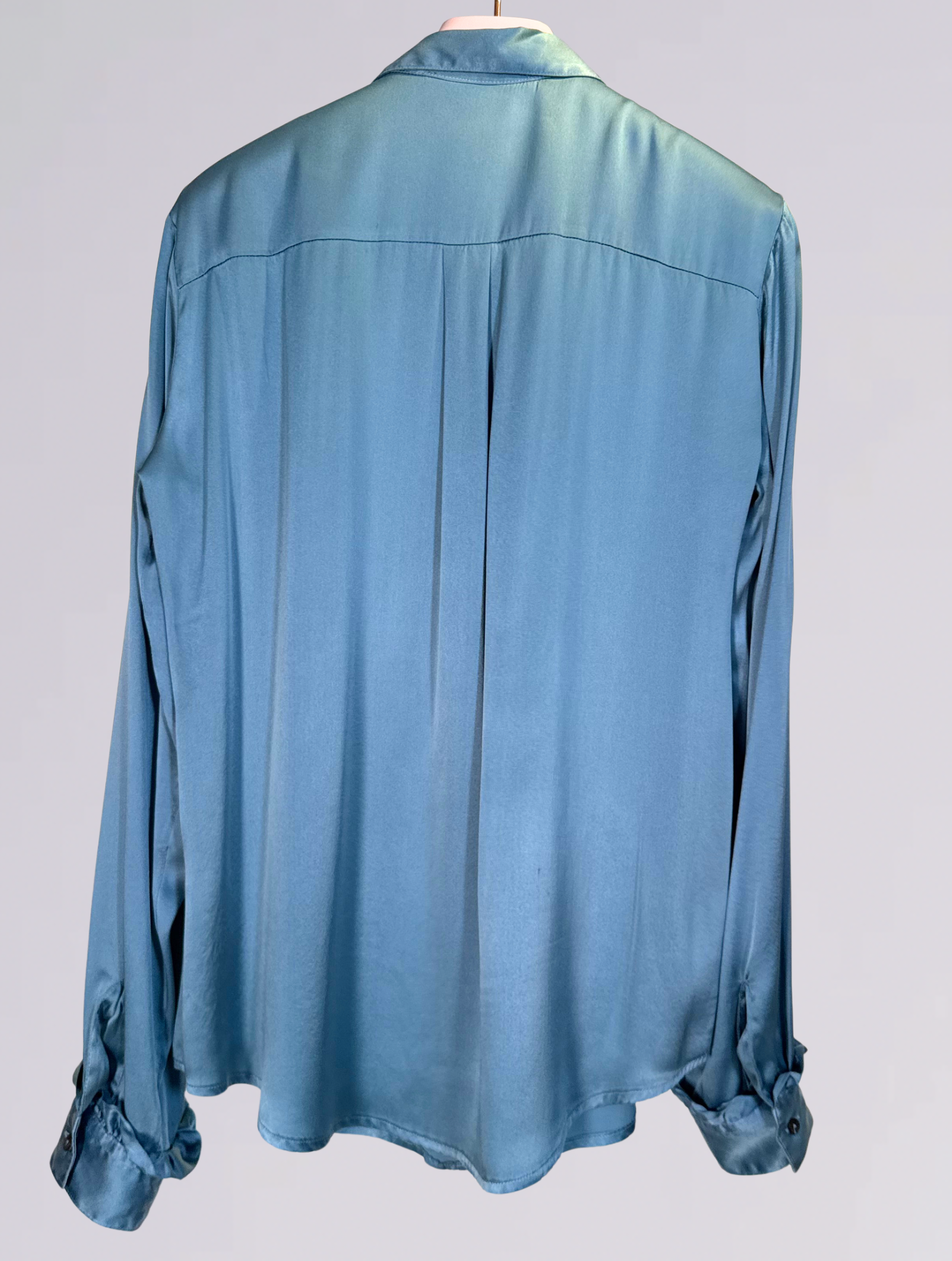 Camicia di seta azzurra 