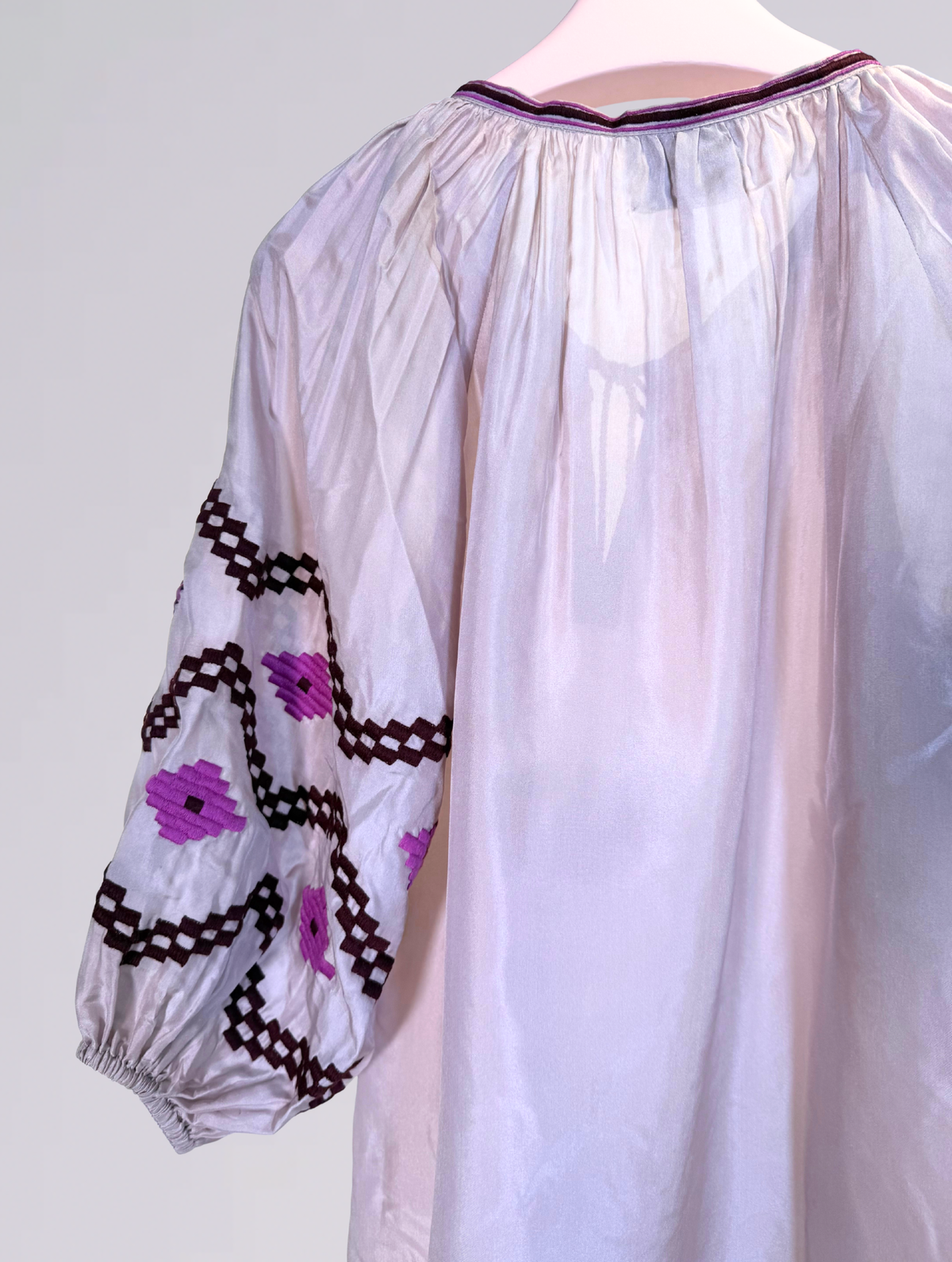 Camicia con ricami 