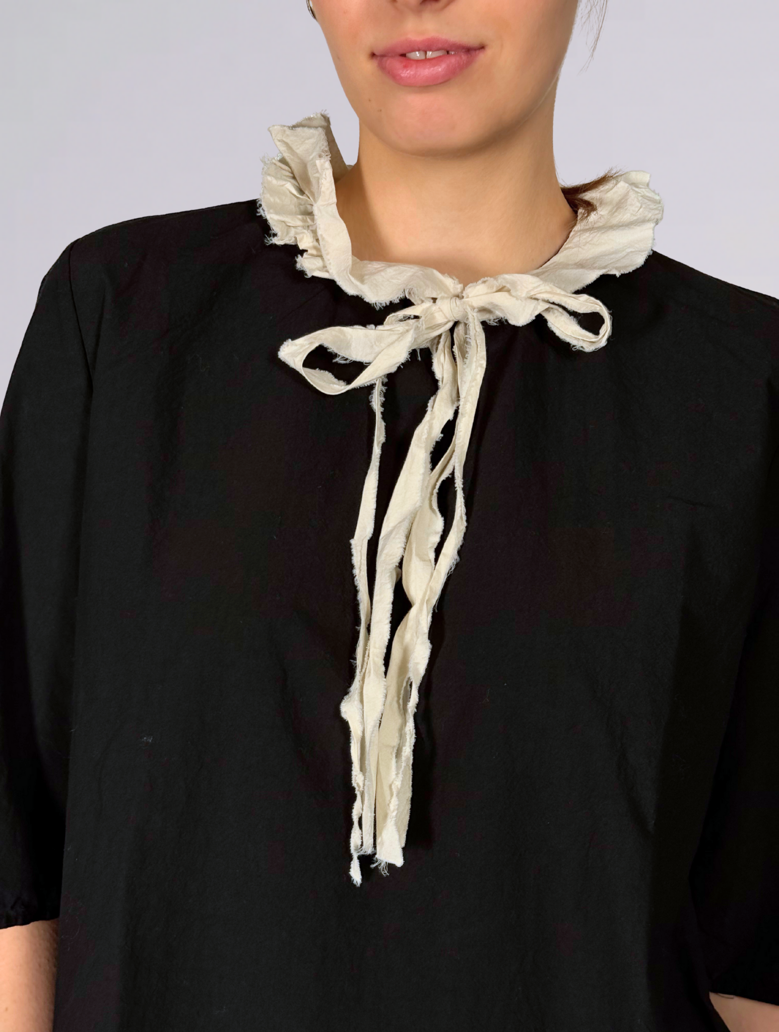 Camicia con volant P1990BEIGE NERO Apuntob