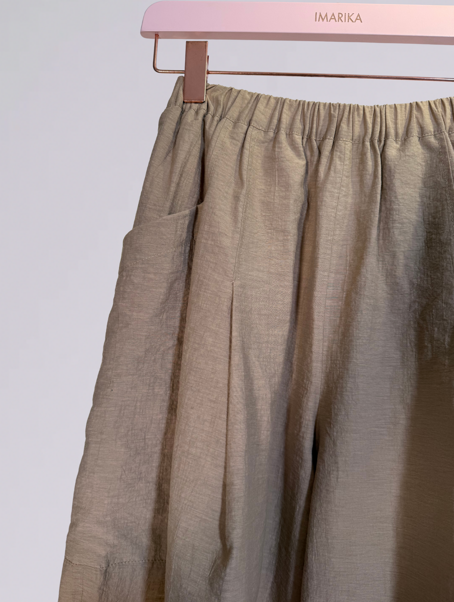 Pantalone largo 